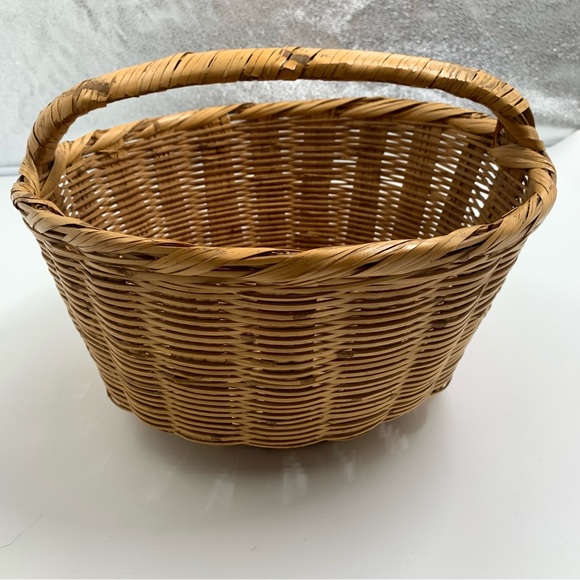 1800s Wicker Basket - Picture 1 of 4